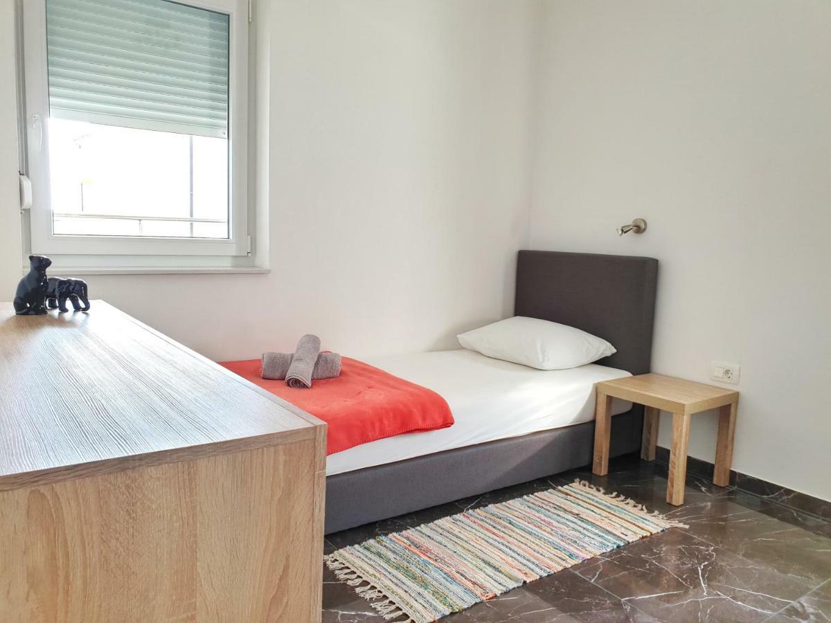 Deja Vu Apartment